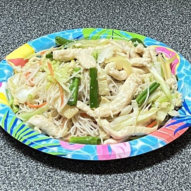 37. CHICKEN CHOW MEI FUN