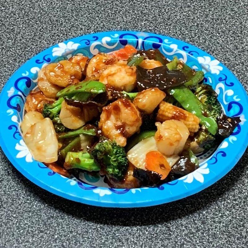 S3. JUMBO SHRIMP & SCALLOP W. GARLIC SAUCE