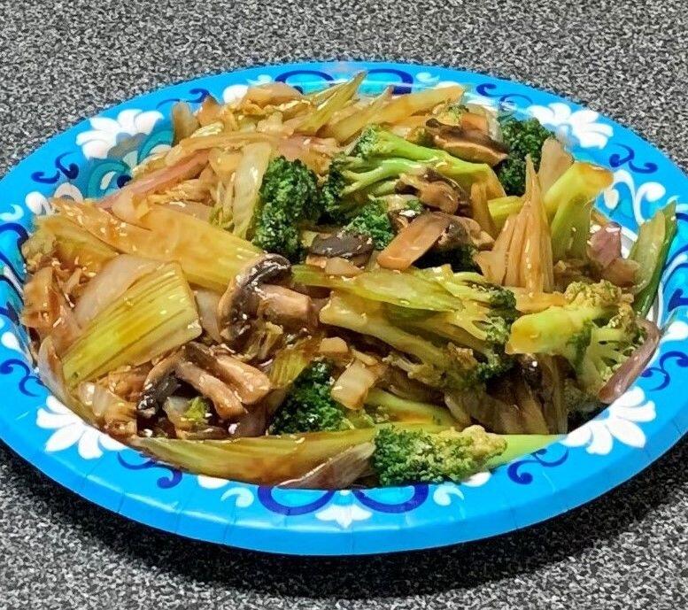 134. VEGETABLE CHOW MEIN
