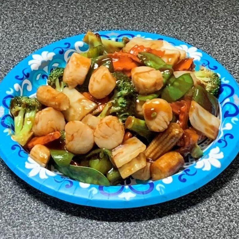 124. SCALLOPS W. MIXED VEGETABLES
